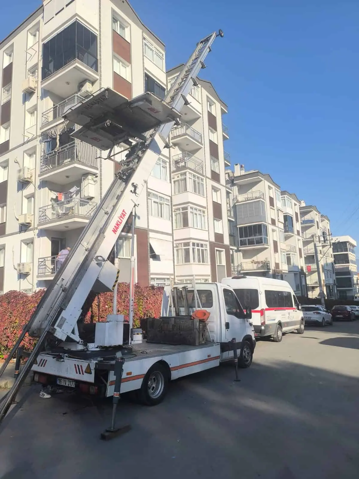 Bornova ISG sertifikalı operatör TSE belgeli asansör kiralama