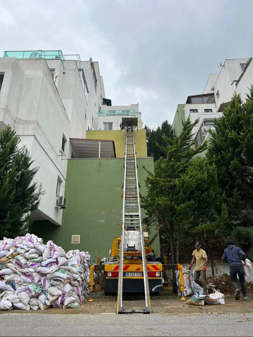 İzmir şantiye asansörü ile moloz ve inşaat malzemesi taşıma