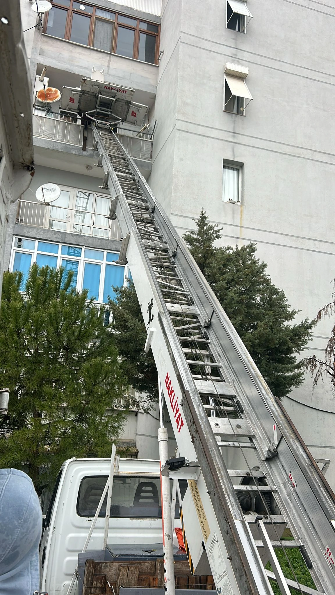 Kiralık asansör İzmir saha yük platformu ISG operatör 2026